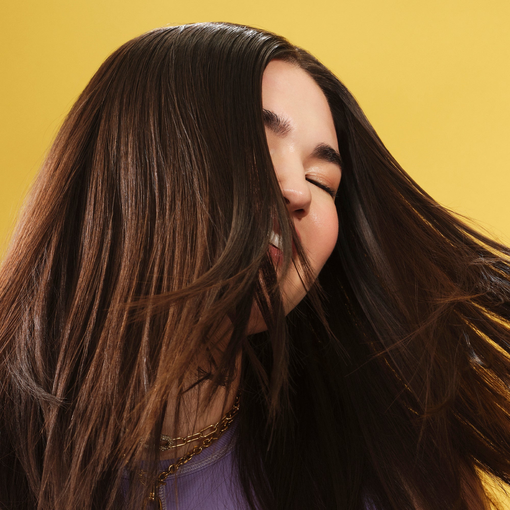Close Up of Straight Hair After Using Gloss Mode Hair Treatment Oil